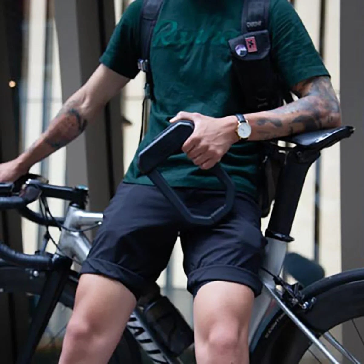 Universal lock and latch for both men and women