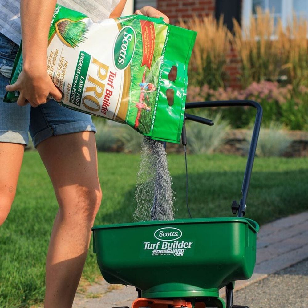 Scotts Turf Builder PRO Lawn Fertilizer, 400-m2