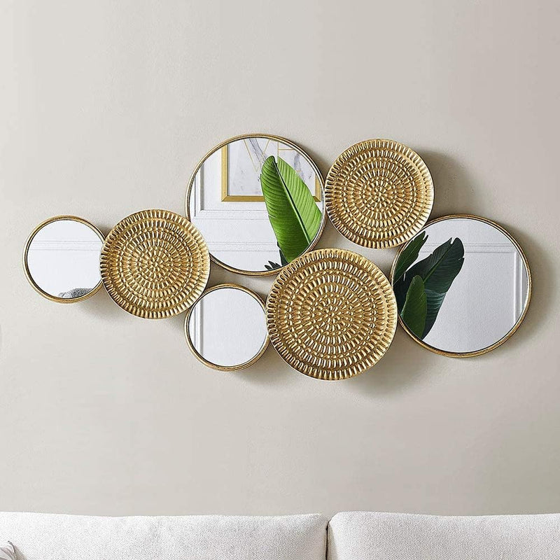 Home decoration metal wall ornaments, a mirror with multiple circular lenses, large modern wall art sculptures for decoration, suitable for living rooms, offices, and bedrooms. Dimensions: 45.3 x 1.9 x 21.6 inches. Made of gold material. F8