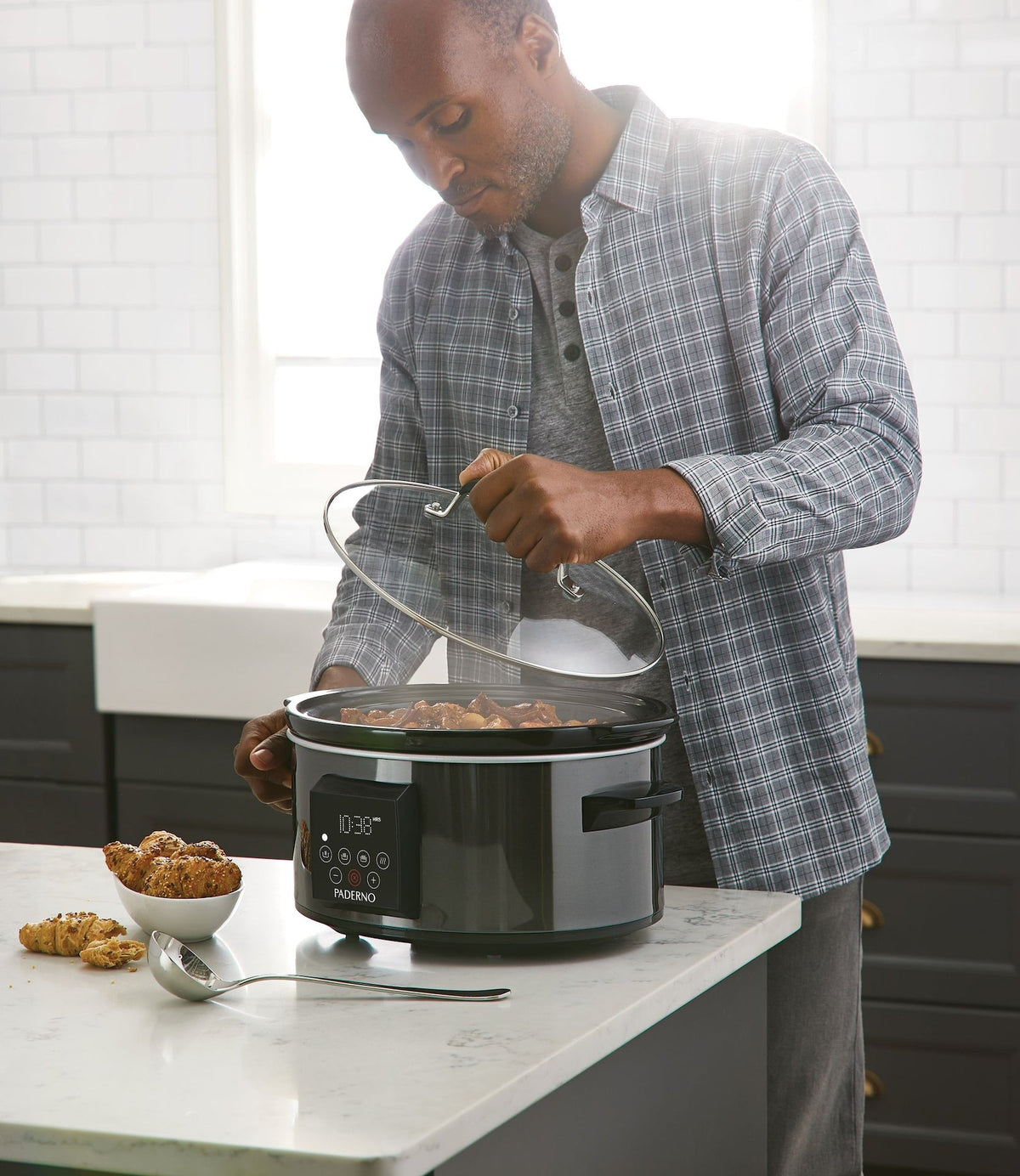 PADERNO Digital Programmable Slow Cooker, Black Stainless Steel, 6qt