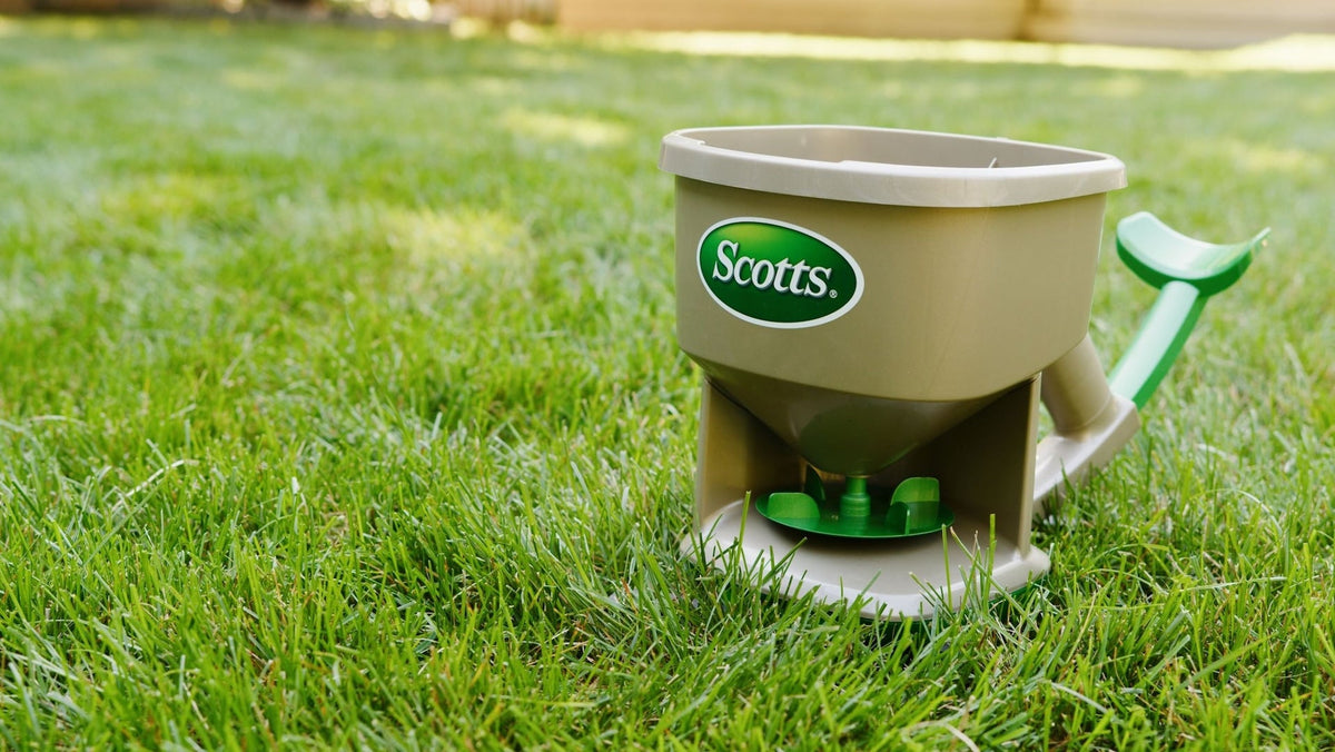 Scotts Whirl Year-Round Hand-Held Spreader, 1,500 sq. ft.