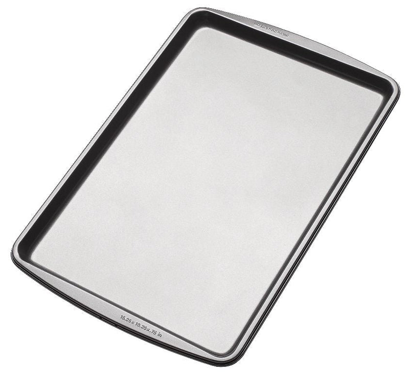 Wilton Essentials Non-Stick Baking Sheet, 10 x 15-in R5